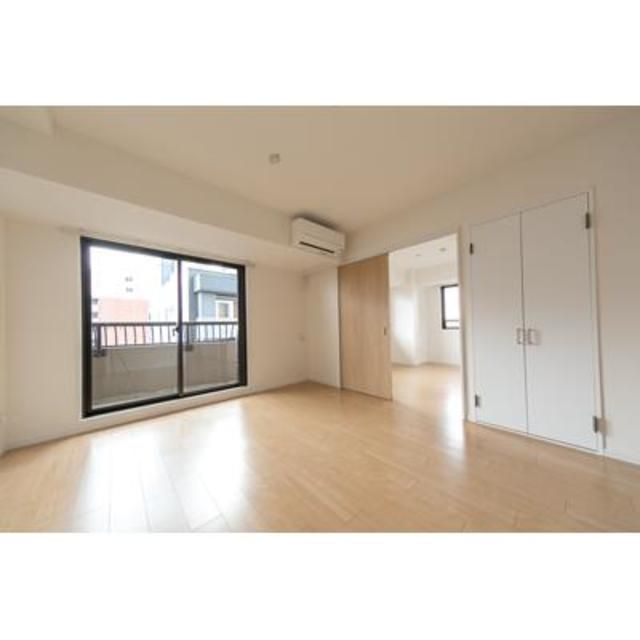 居室・リビング　写真は同タイプ住居です。
