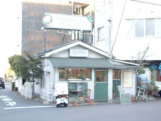 その他　フレッシュネスバーガー　日本１号店
