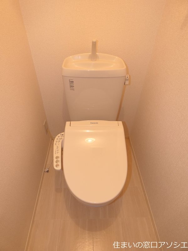 トイレ　ウォシュレット便座