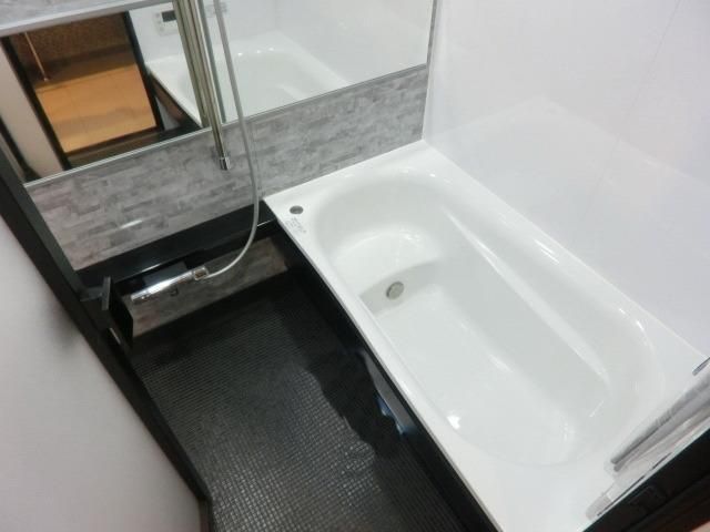 バス・シャワールーム　バスルーム