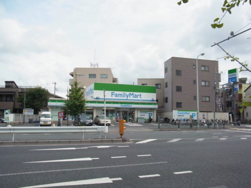 コンビニ　ファミリーマート 板橋舟渡三丁目店（コンビニ）まで137m