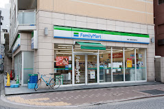 コンビニ　ファミリーマート 麻布十番商店街通り店（コンビニ）まで321m