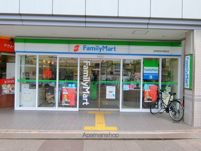 コンビニ　ファミリーマート（コンビニ）まで136m