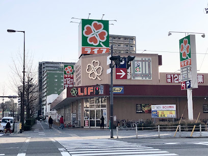 スーパー　ライフ塩草店（スーパー）まで835m