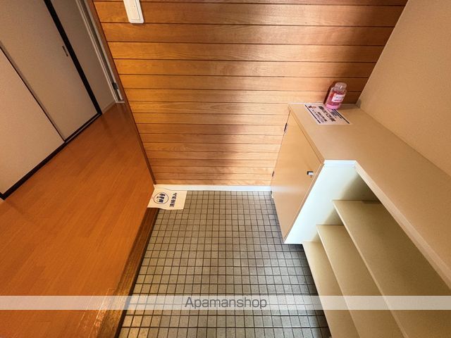 阪急神戸線 武庫之荘駅 徒歩12分 3階建 築42年の玄関写真