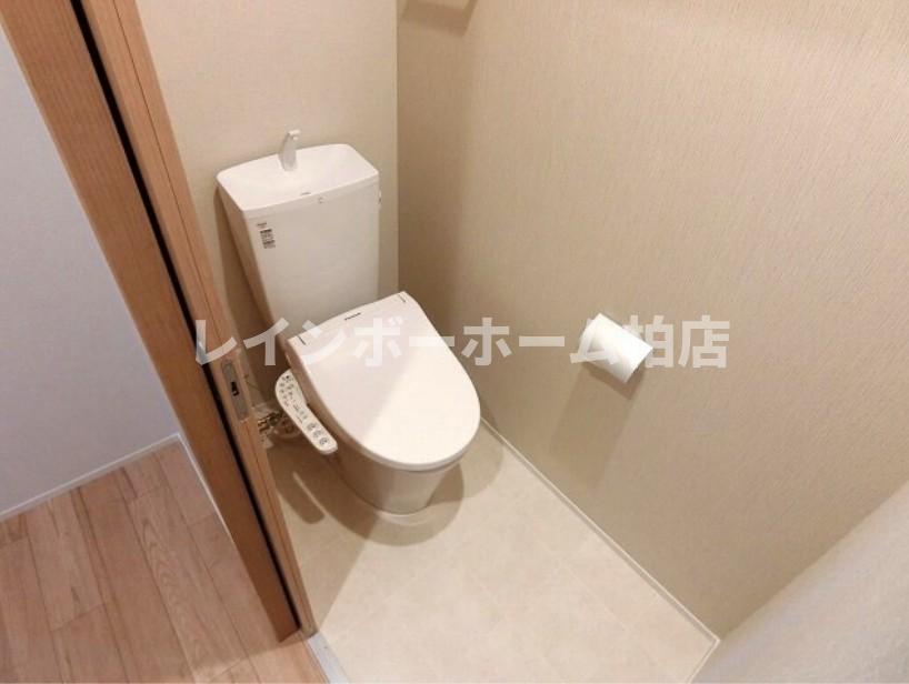 トイレ　温水洗浄便座です