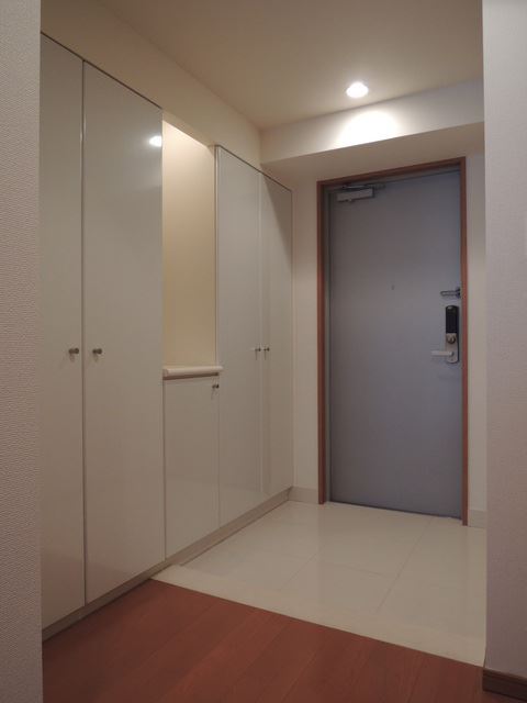 玄関　※同タイプ別室のお写真です