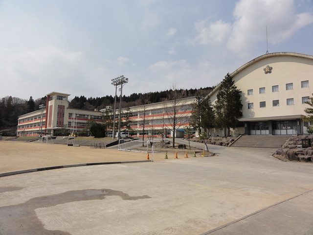 小学校　石動小学校（小学校）まで2700m