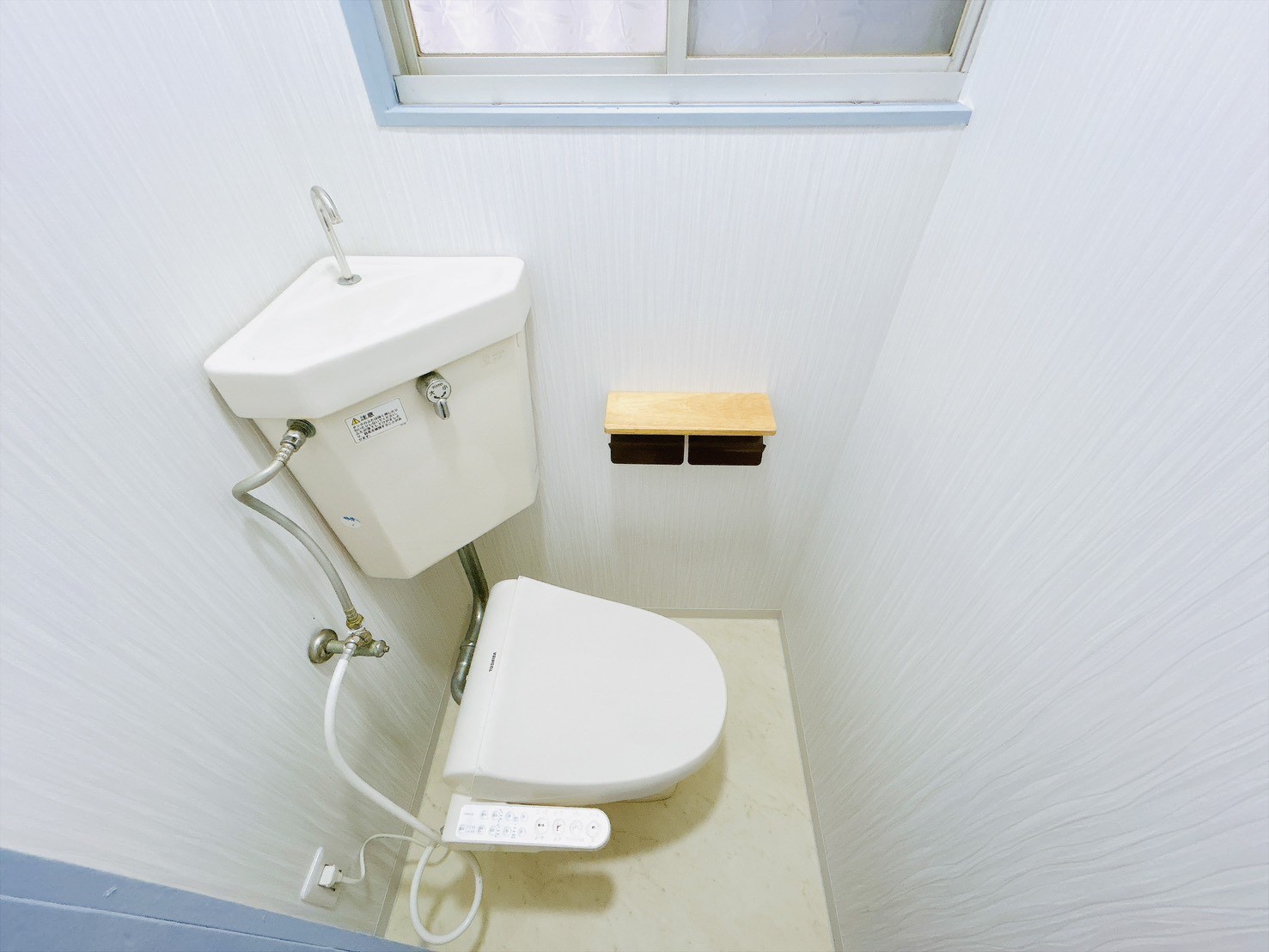 ＪＲ阪和線 津久野駅 徒歩21分 2階建 築40年のトイレ写真