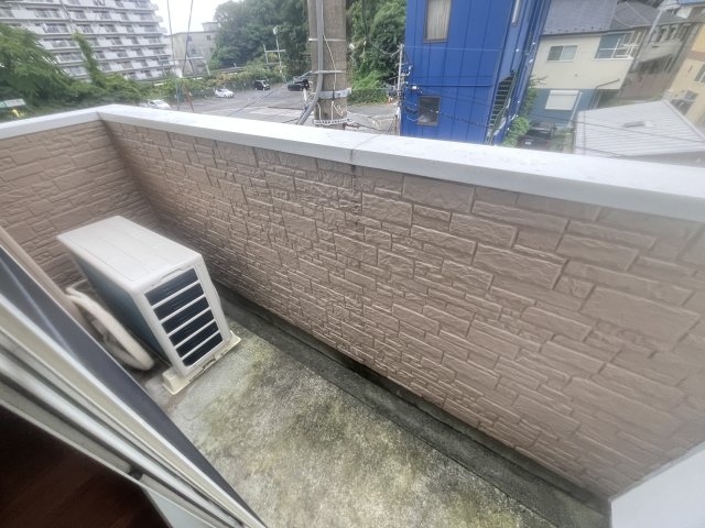 バルコニー　洗濯物はバルコニーで干せます。うれしいですね！