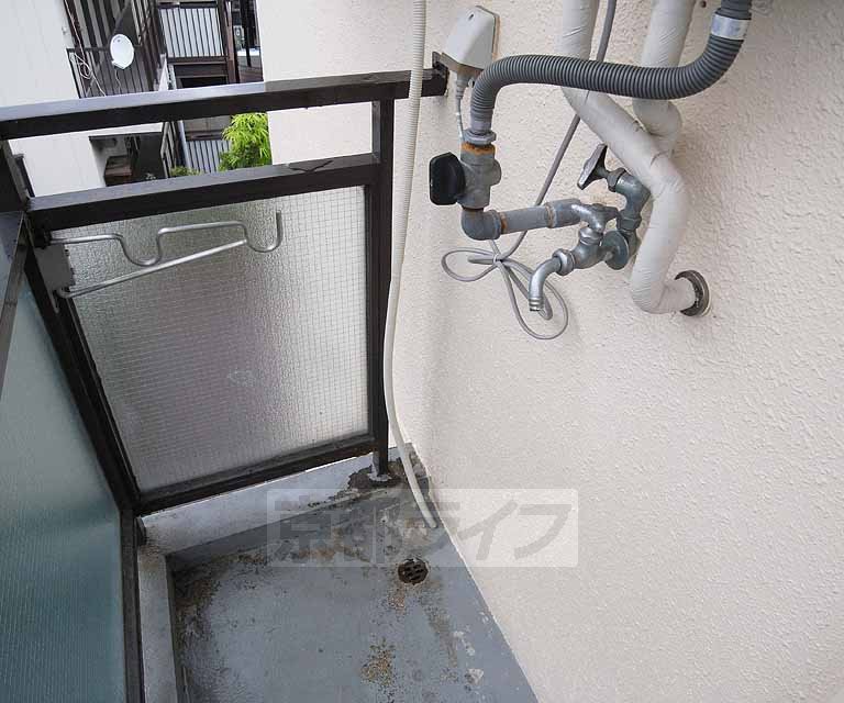 バルコニー　洗濯機はベランダに設置可能です。