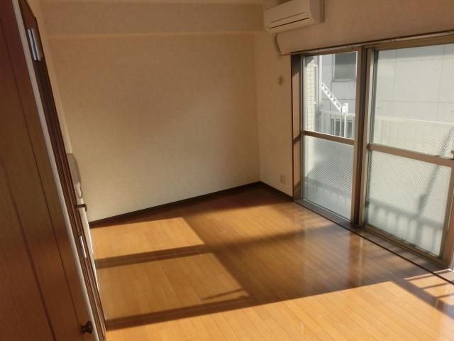 居室・リビング　明るいお部屋です