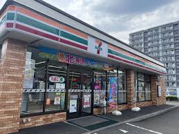 コンビニ　セブンイレブン札幌山の手3条店（コンビニ）まで710m