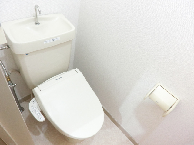 トイレ　温水洗浄便座