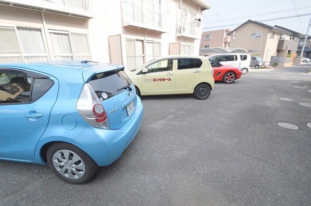 【岡山市中区赤田のアパートの駐車場】