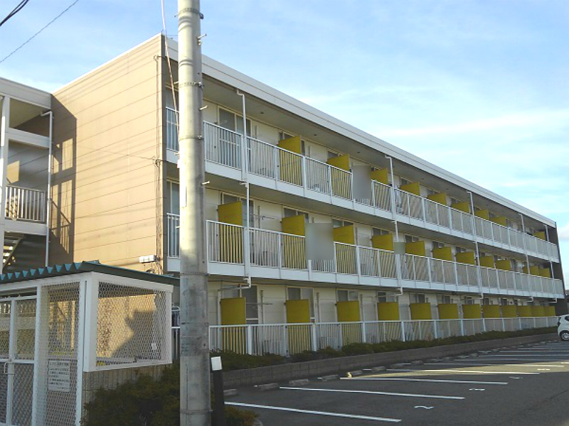 岸和田市尾生町のマンションの建物外観
