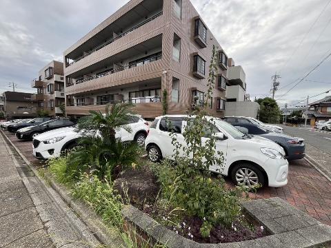 【名古屋市昭和区山中町のマンションの建物外観】