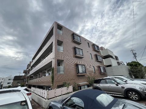 【名古屋市昭和区山中町のマンションの建物外観】