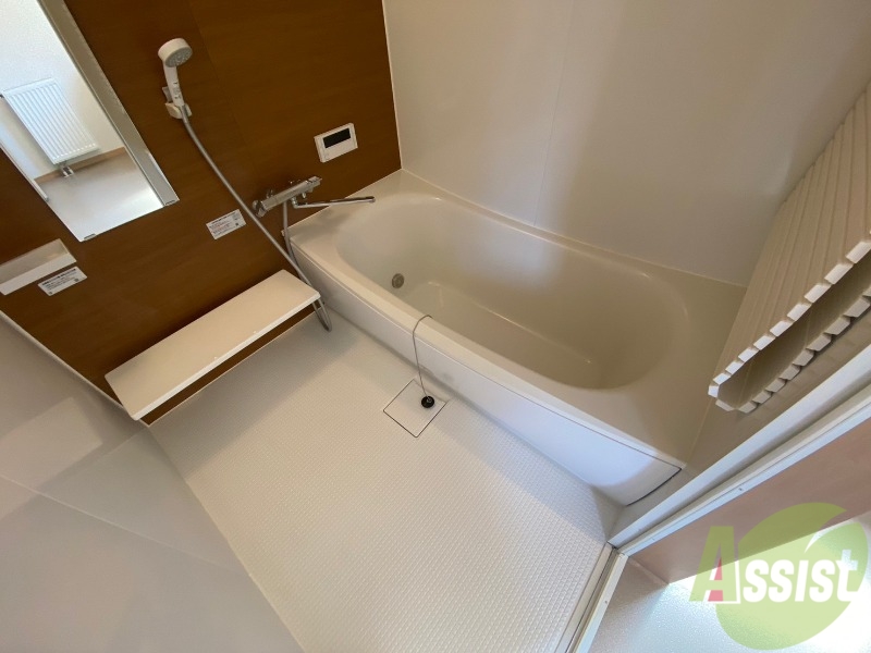 バス・シャワールーム　バスルームはこちらです。広々としてゆったり休めます。