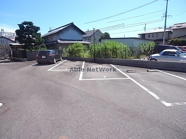 【岐阜市則武東のアパートの駐車場】