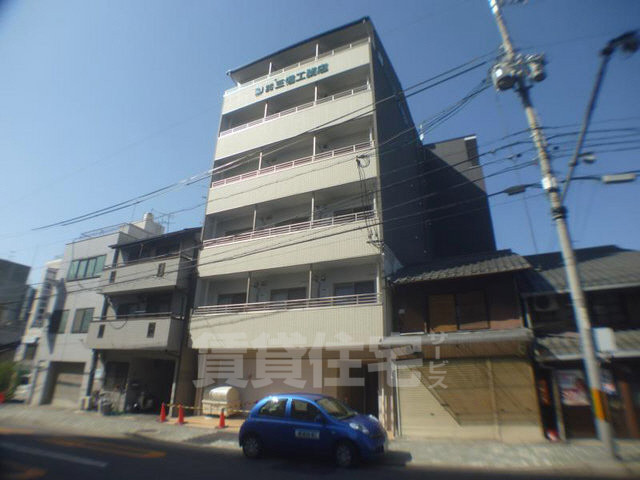 京都市下京区新日吉町のマンションの建物外観