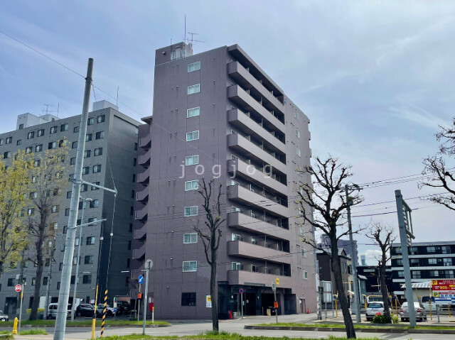 札幌市白石区菊水二条のマンションの建物外観