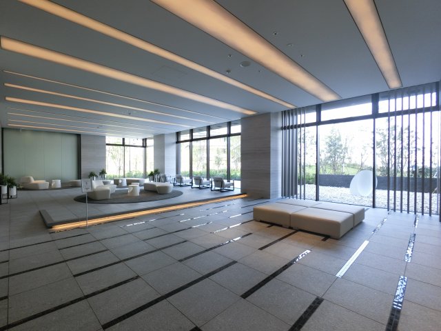 【千葉市美浜区若葉のマンションのロビー】