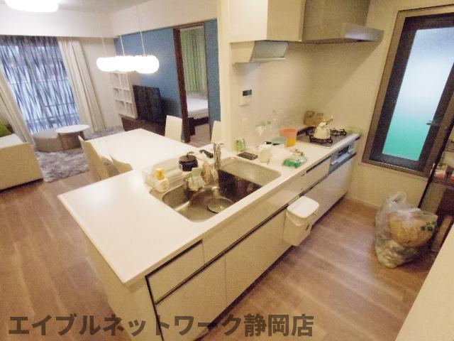 【静岡市葵区長沼のマンションのキッチン】