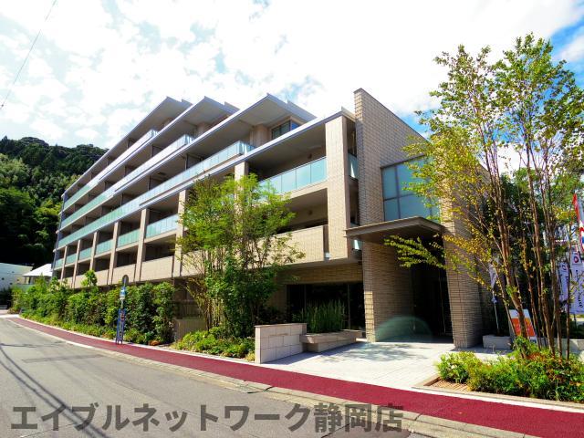 【静岡市葵区長沼のマンションの建物外観】