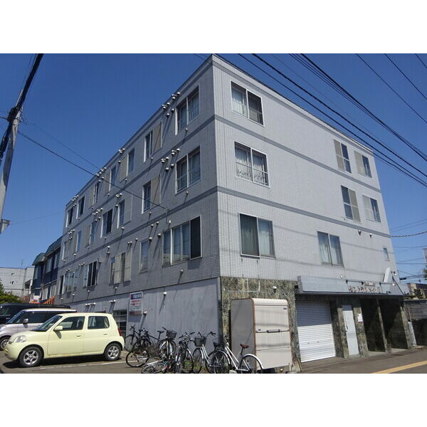 【札幌市清田区清田三条のマンションの建物外観】