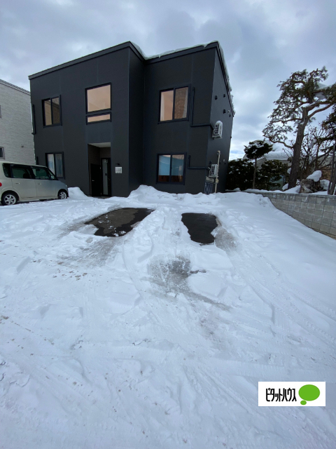 【旭川市十条通のアパートの駐車場】