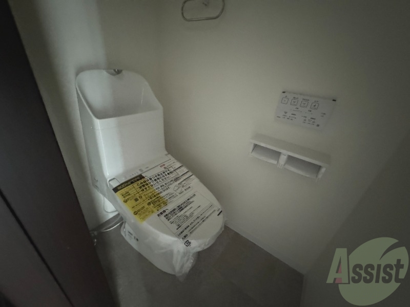 トイレ　トイレはウォシュレット機能付きです。安心して使用できますね。