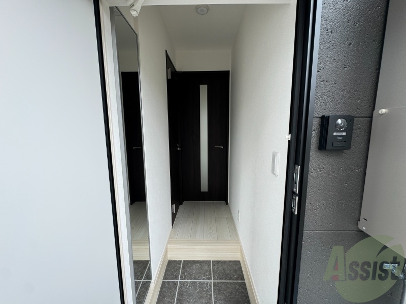 玄関　玄関からの様子です。すぐ部屋が見えないのは安心ですね。