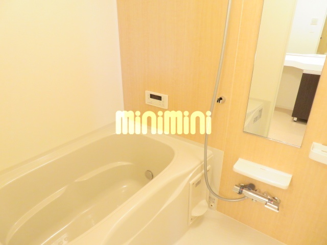 バス・シャワールーム　追い焚きバス、浴室乾燥機