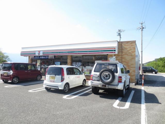 コンビニ　セブンイレブン（コンビニ）まで60m