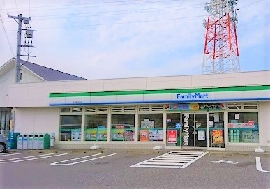 コンビニ　ファミリーマート武豊里中東店（コンビニ）まで515m