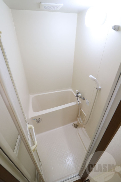 バス・シャワールーム　清潔感のあるバスルーム