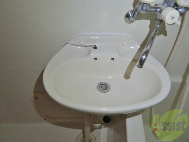 洗面設備　コンパクトな洗面台朝の支度は助かりますね。