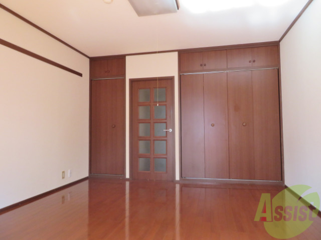 居室・リビング　こちらが８帖フローリングのお部屋になります。