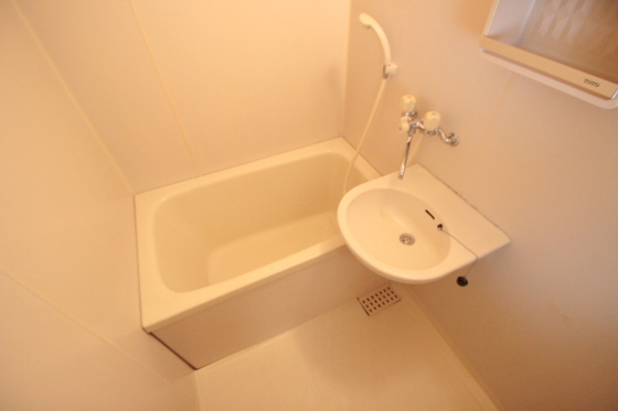 バス・シャワールーム　＊参考別部屋写真です。