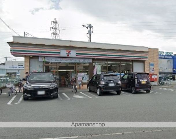 コンビニ　セブンイレブン（コンビニ）まで688m
