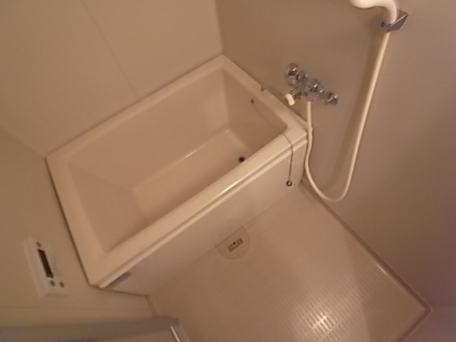 バス・シャワールーム　お風呂・トイレ別のセパレートはいいですね。