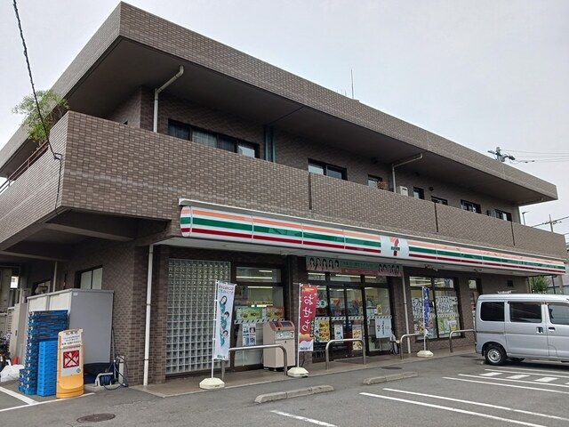 コンビニ　セブンイレブン（コンビニ）まで26m