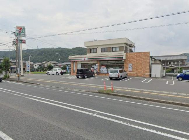 コンビニ　セブンイレブン（コンビニ）まで956m