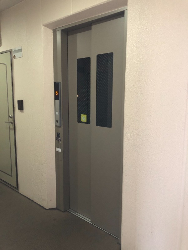 ロビー　エレベーター