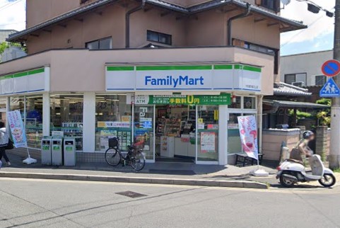 コンビニ　ファミリーマート 大名屋京都北山店（コンビニ）まで135m