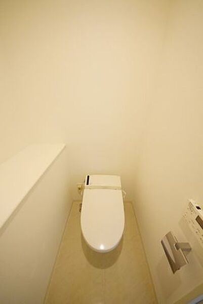 トイレ　※別部屋の参考写真です。