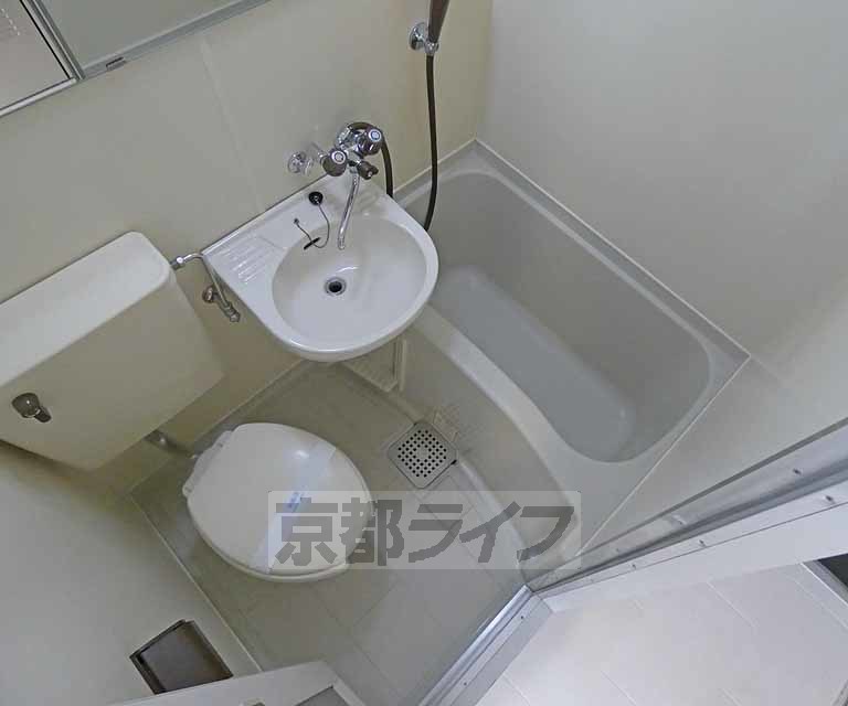 バス・シャワールーム　バスルームです。