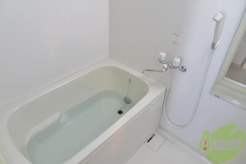 バス・シャワールーム　バスタブもゆったりしてて、時間を忘れて浸かれそうですね