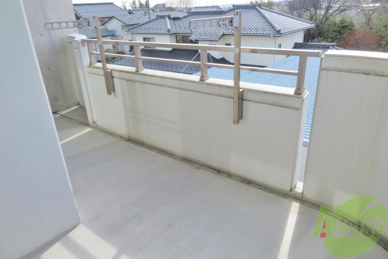 バルコニー　バルコニーもゆったりスペース、お洗濯がはかどりそうな陽当り